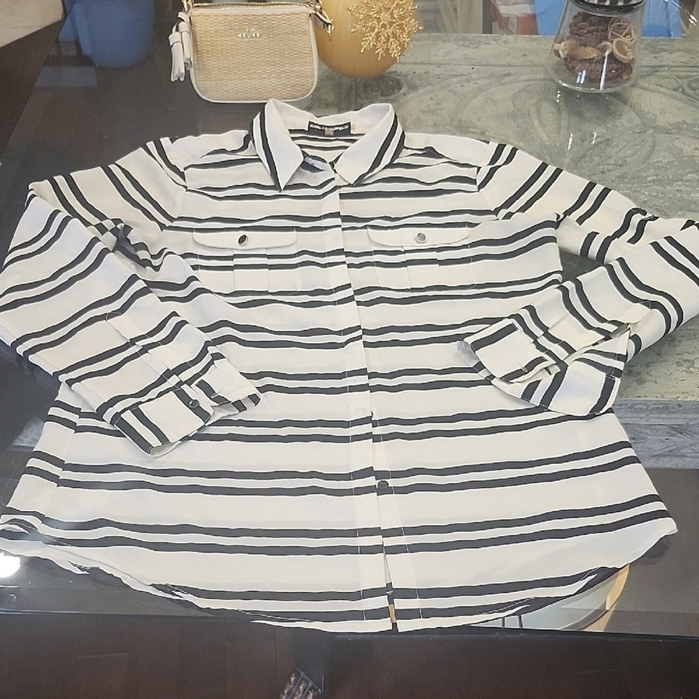 Karl LAGERFELD WOMEN'S LONG SLEEVE Medium button up Shirt